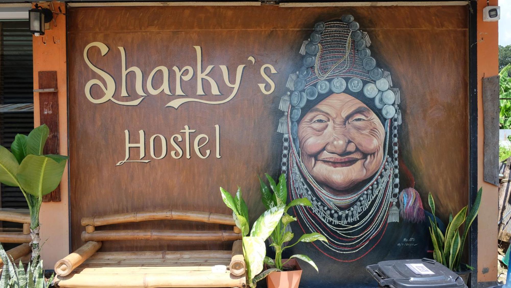 פאי Sharky'S Hostel מראה חיצוני תמונה