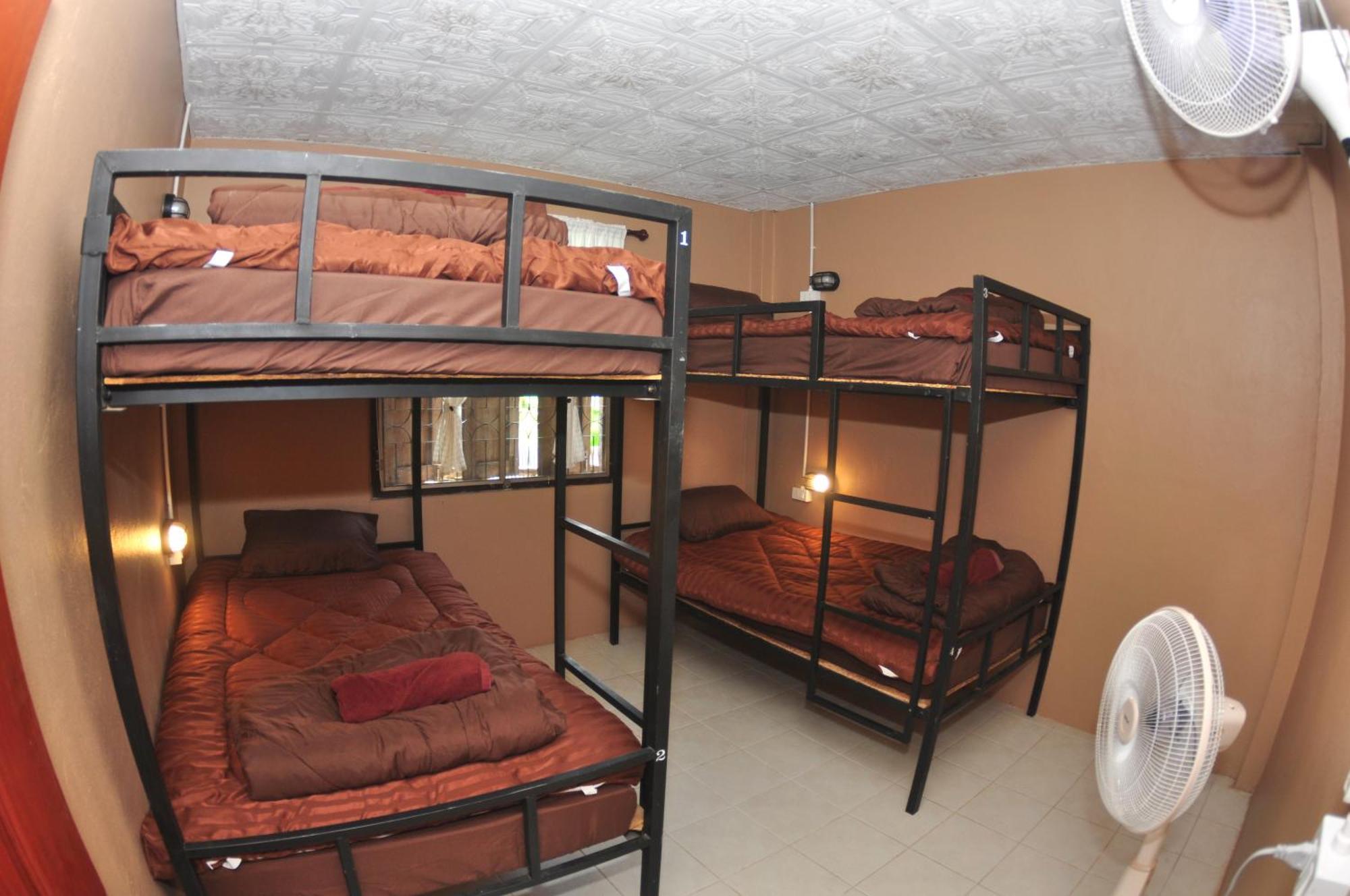 פאי Sharky'S Hostel מראה חיצוני תמונה