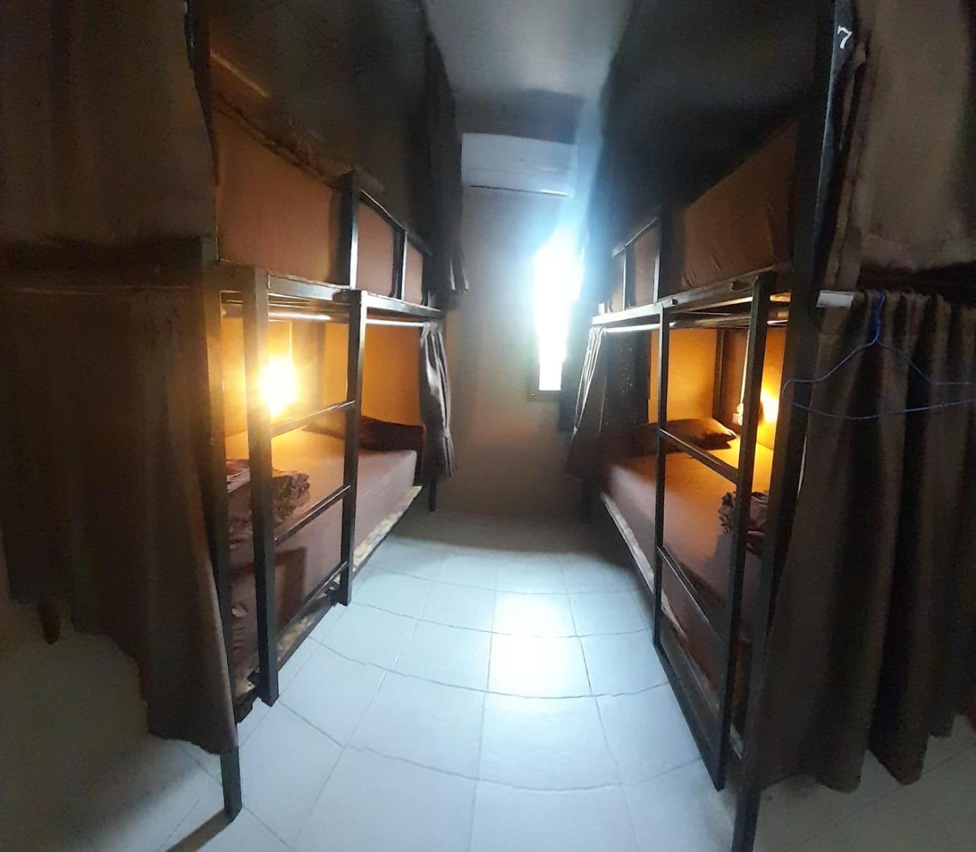 פאי Sharky'S Hostel מראה חיצוני תמונה